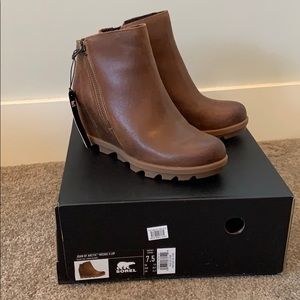 New! Sorel Joan of Arctic ll side zip wedge boot